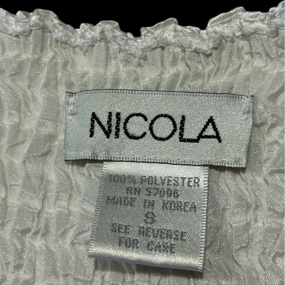 Shiny White Textured Very Stretchy Sleeveless Top - Picture 3 of 6